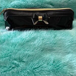 Ted Baker London Like new case excellent condition